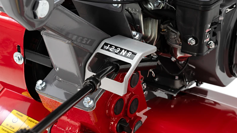 MOTOCULTIVADOR TRATORITO BRANCO BTTG 7,5